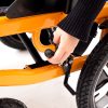 06 Tragbarer Elektrorollstuhl mit abnehmbaren Fußstützen und klappbarem