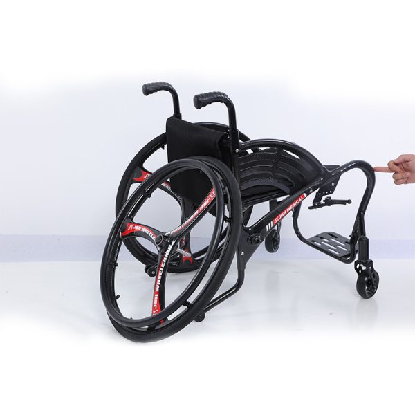 Leichter Sportrollstuhl aus Carbon mit Anti-Kipp-Rädern